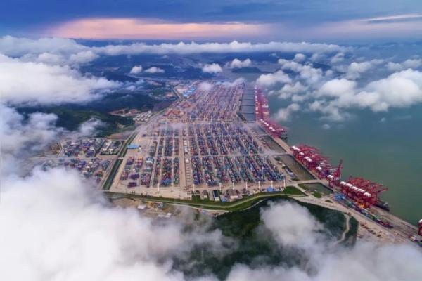 我国上半年外贸进出口首破20万亿元！